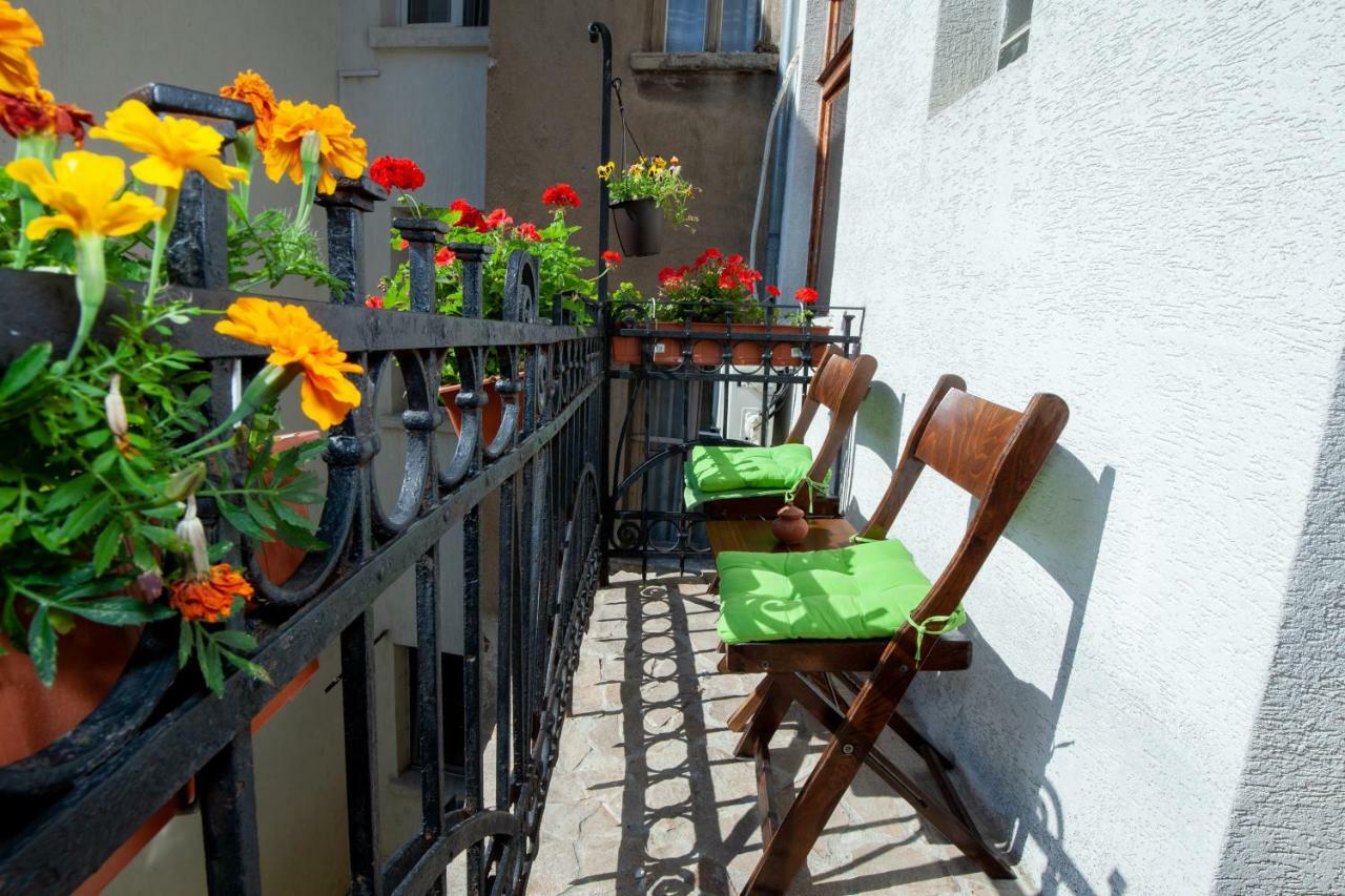 Time Traveling Apartment Sofia City Esterno foto