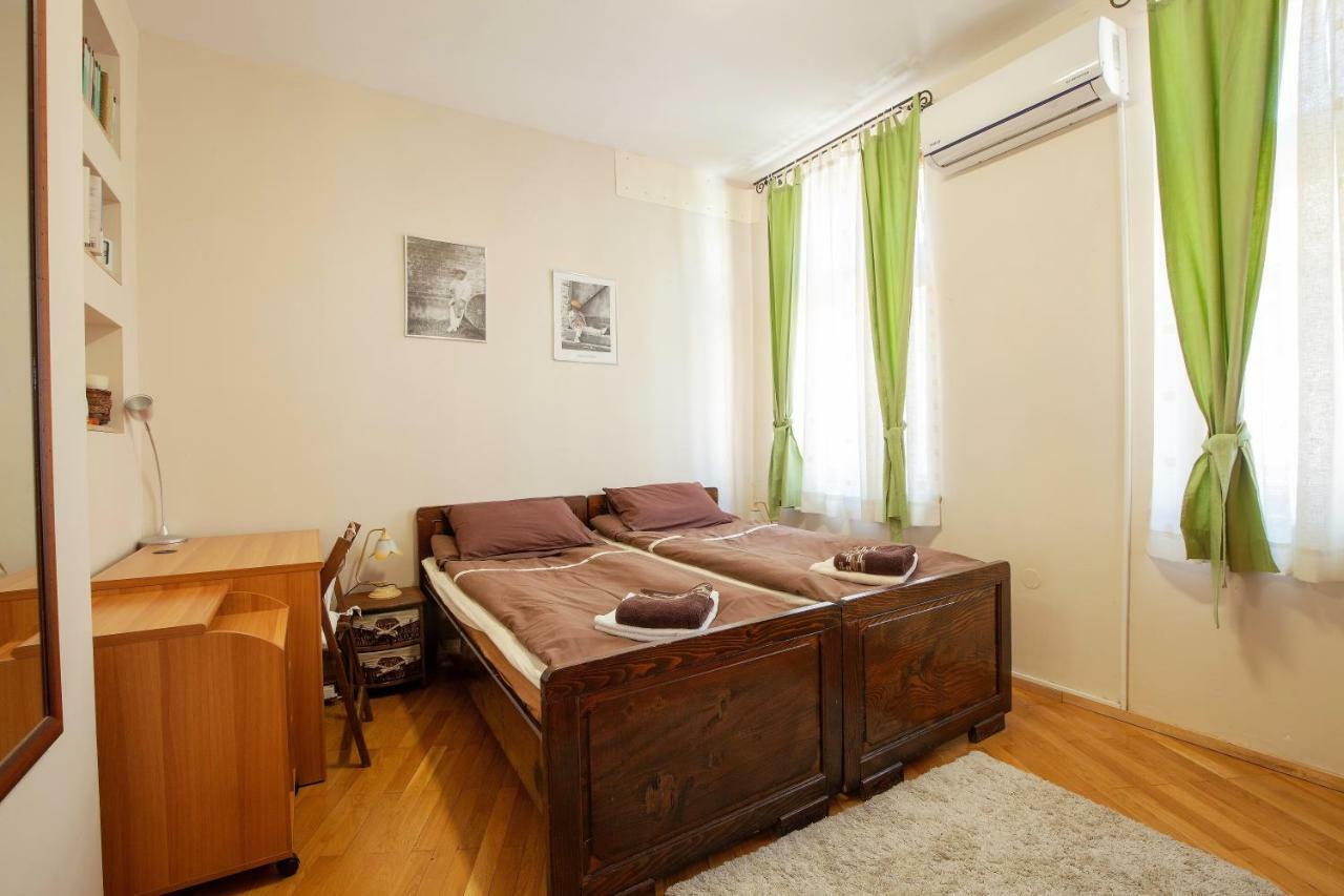 Time Traveling Apartment Sofia City Esterno foto