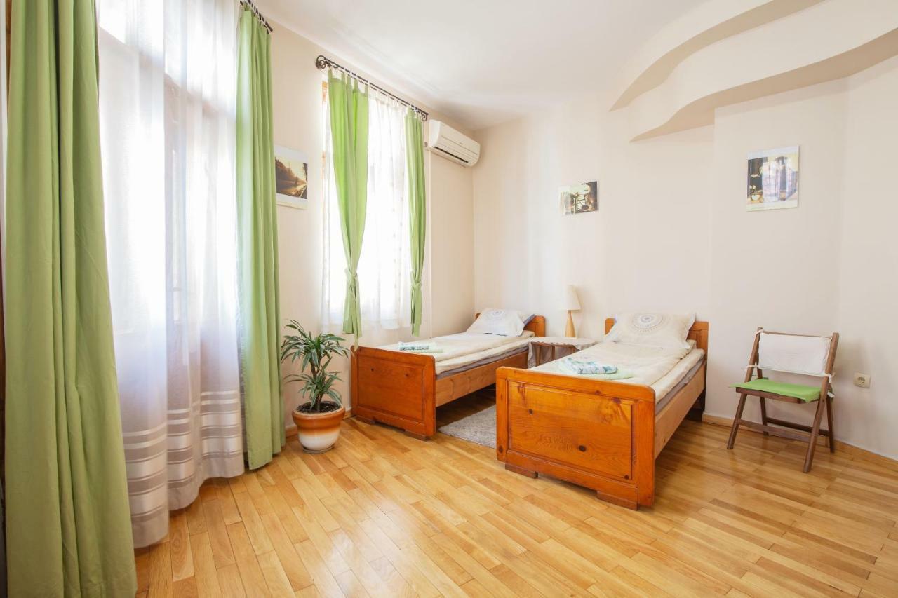 Time Traveling Apartment Sofia City Esterno foto