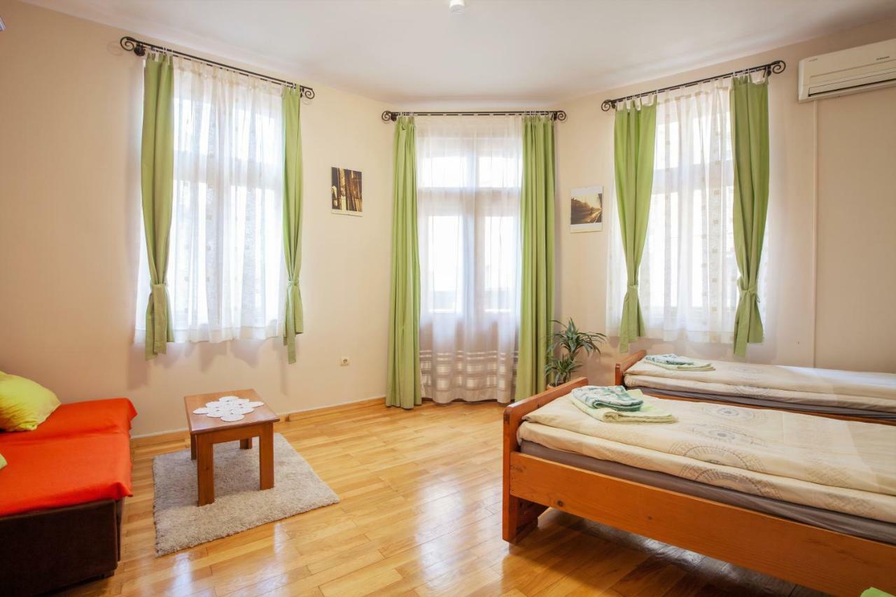 Time Traveling Apartment Sofia City Esterno foto